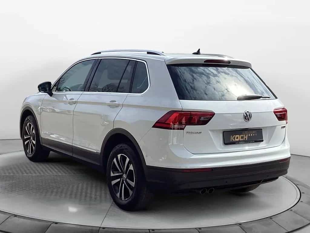 Volkswagen Tiguan 2.0TSI DSG IQ.Drive Pano LED Kamera 02/2020-photo-3