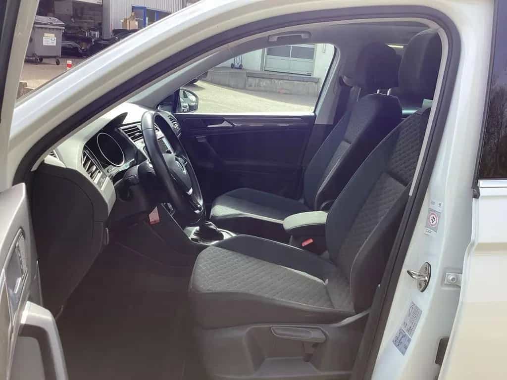 Volkswagen Tiguan 2.0TSI DSG IQ.Drive Pano LED Kamera 02/2020-photo-6