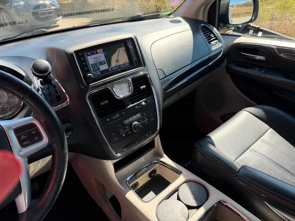 Lancia Voyager Gold- scheckheft - Bestzustand ! 06/2012-photo-12