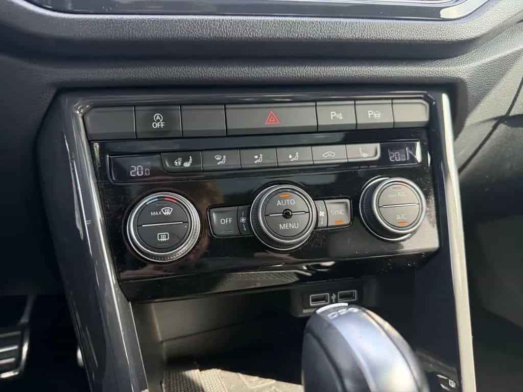 Volkswagen T-Roc Sport 2.0 TSI 4Motion AHK Pano LED Leder 10/2018-photo-31