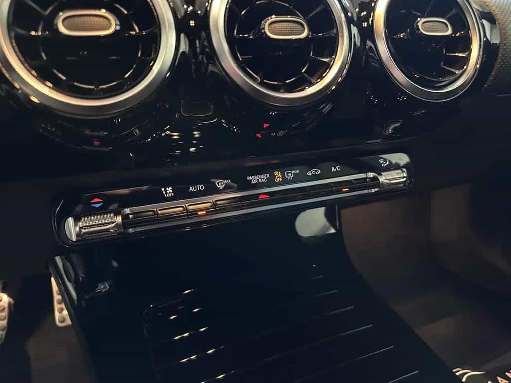 Mercedes-Benz CLA 200 Shooting Brake *AMG, RFK, CARPLAY, LED* 02/2020-photo-33