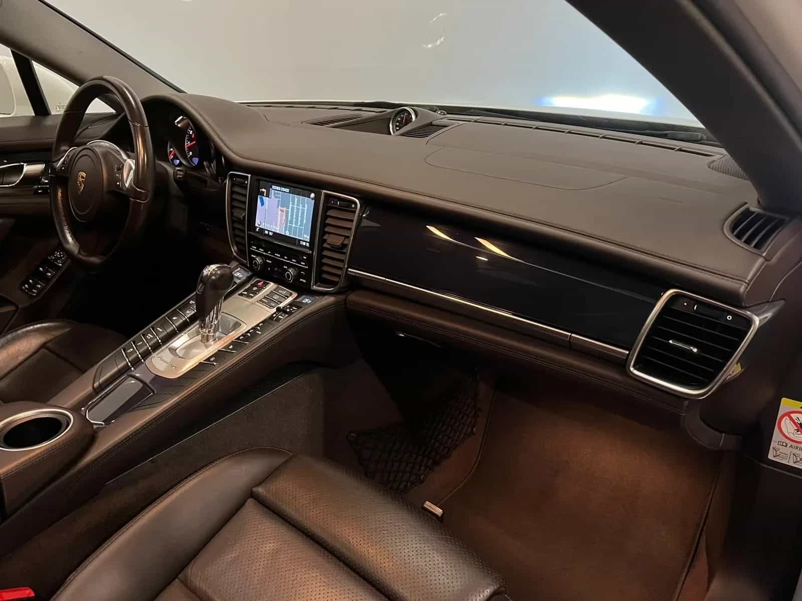 Porsche Panamera 04/2016-photo-12