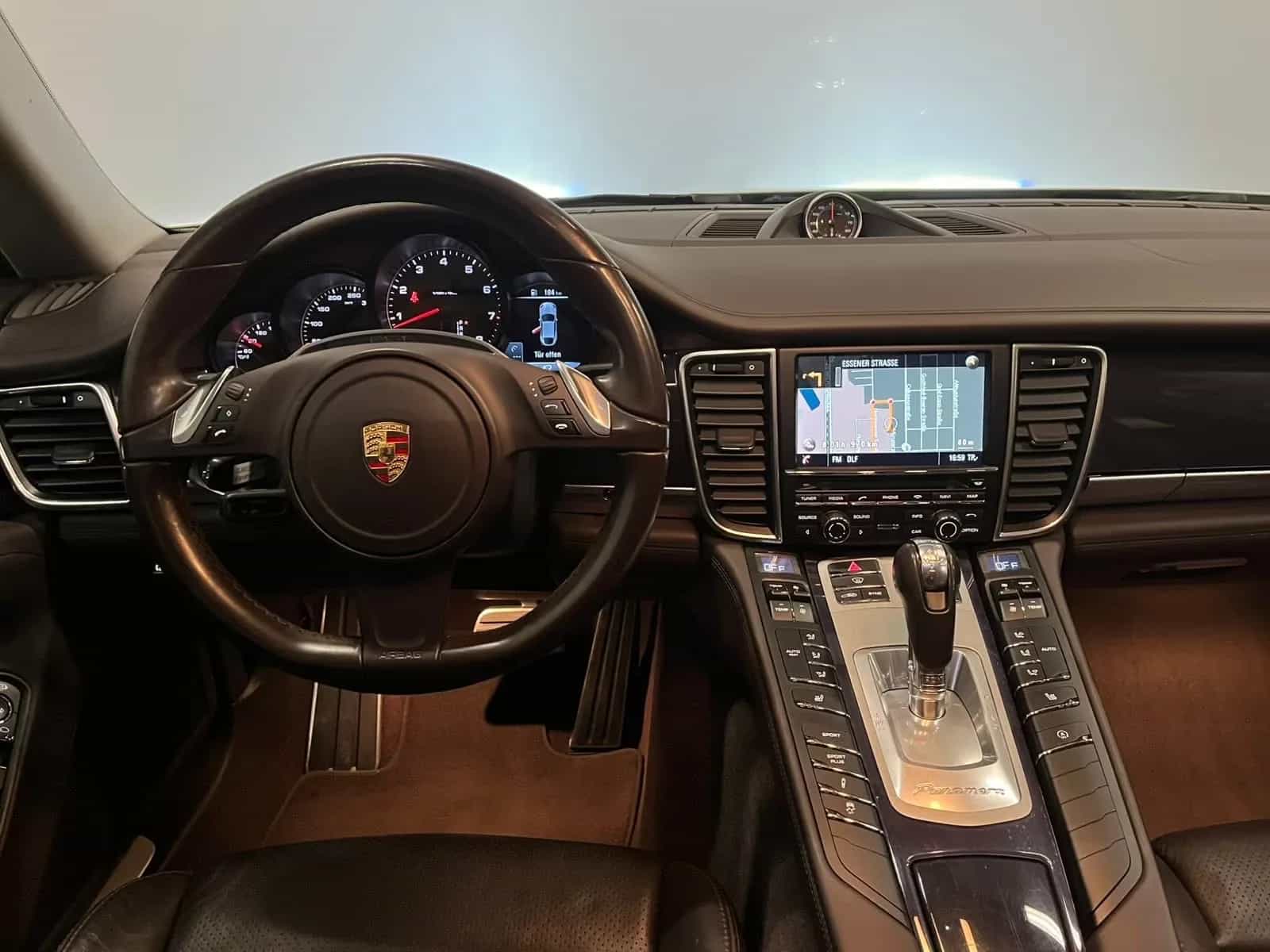 Porsche Panamera 04/2016-photo-9