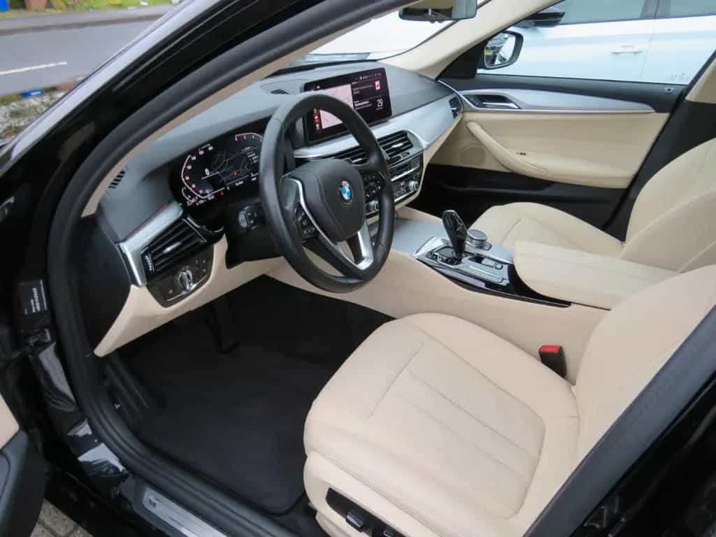 BMW 5 Series touring *1.HAND PANO *AHK *KAMERA 12/2020-photo-0
