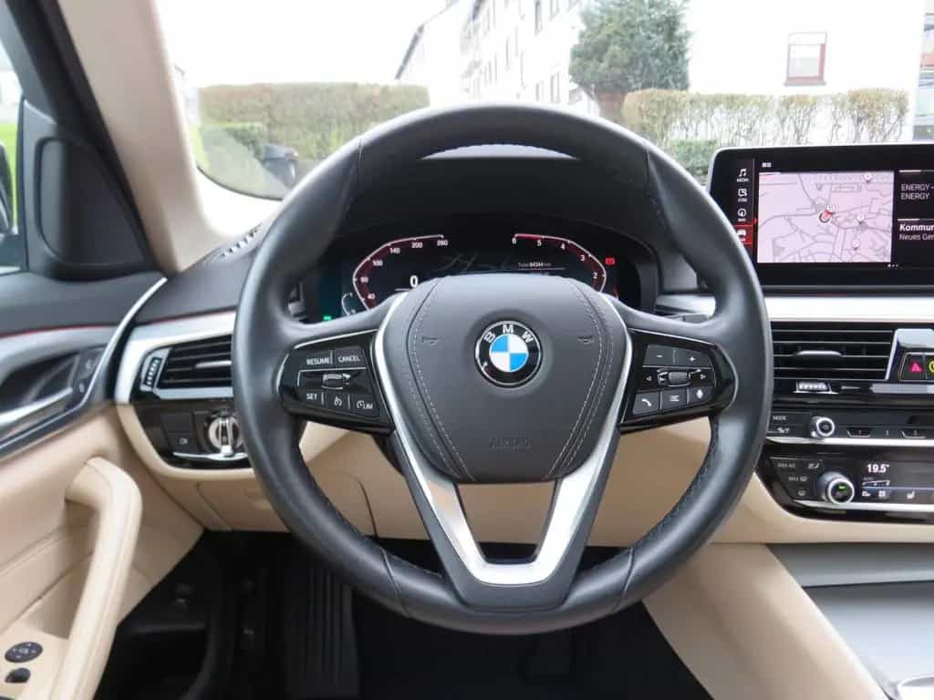 BMW 5 Series touring *1.HAND PANO *AHK *KAMERA 12/2020-photo-12
