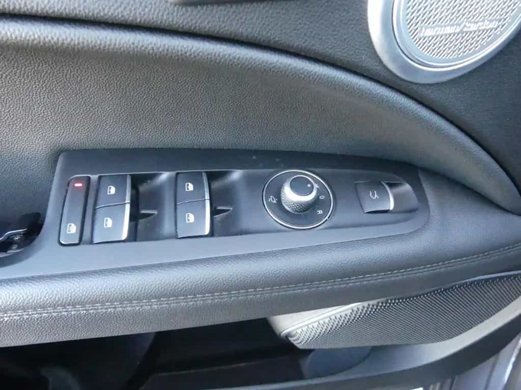 Alfa Romeo Stelvio VELOCE 2.0 TURBO Q4 PANO KAMERA XENON AL 12/2021-photo-10