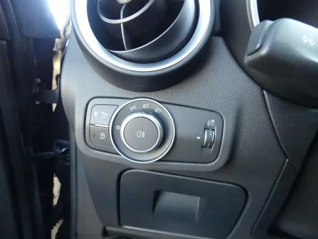Alfa Romeo Stelvio VELOCE 2.0 TURBO Q4 PANO KAMERA XENON AL 12/2021-photo-17