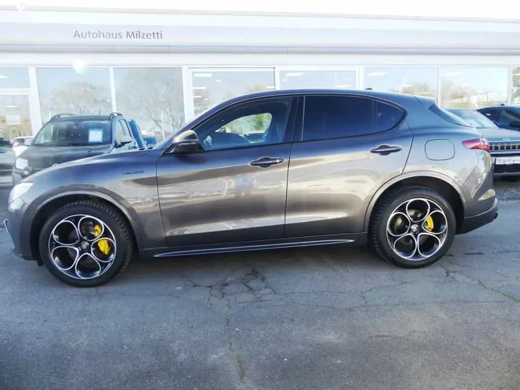 Alfa Romeo Stelvio VELOCE 2.0 TURBO Q4 PANO KAMERA XENON AL 12/2021-photo-2