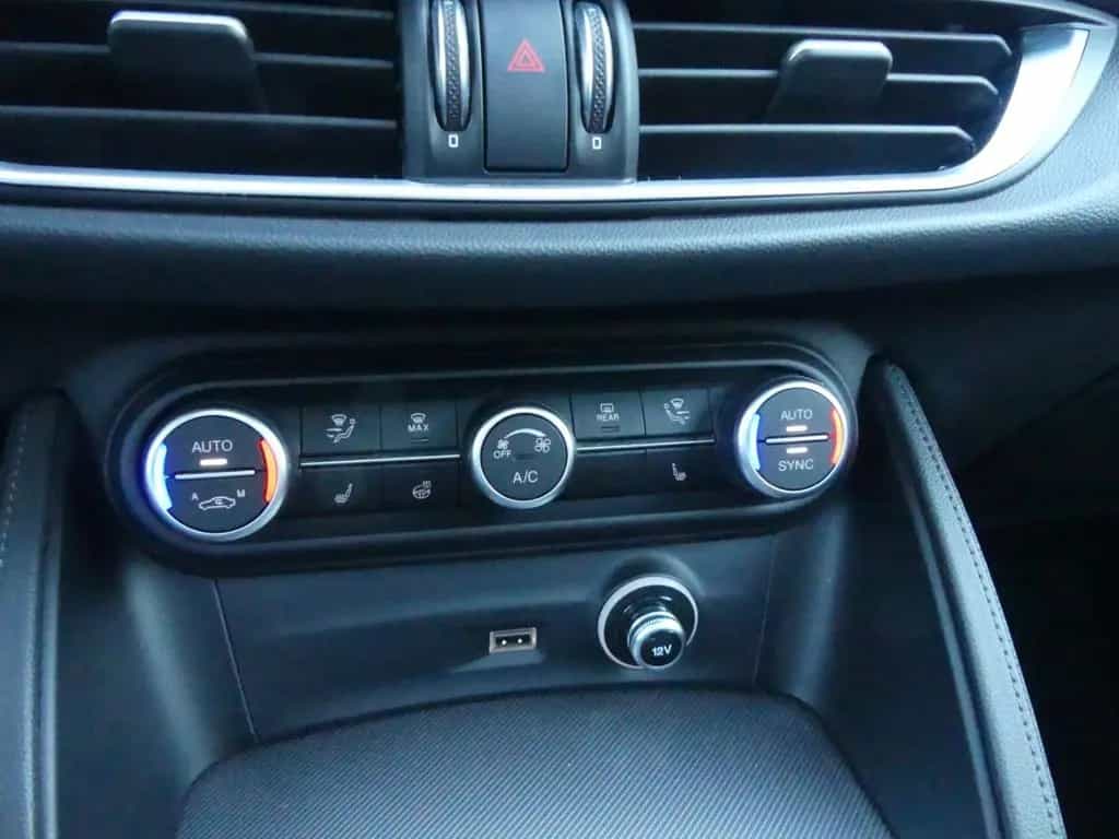Alfa Romeo Stelvio VELOCE 2.0 TURBO Q4 PANO KAMERA XENON AL 12/2021-photo-22