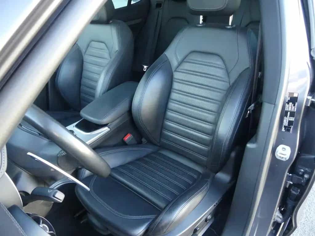 Alfa Romeo Stelvio VELOCE 2.0 TURBO Q4 PANO KAMERA XENON AL 12/2021-photo-27