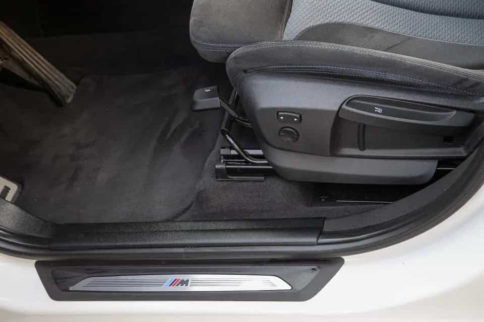 BMW X1 xDrive20i M Sportpaket AHK Navi PDC LED Klima 03/2018-photo-10