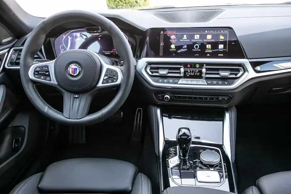 ALPINA B4 3.0 Biturbo Allrad Leder HUD har/kar Glasdach 12/2024-photo-11