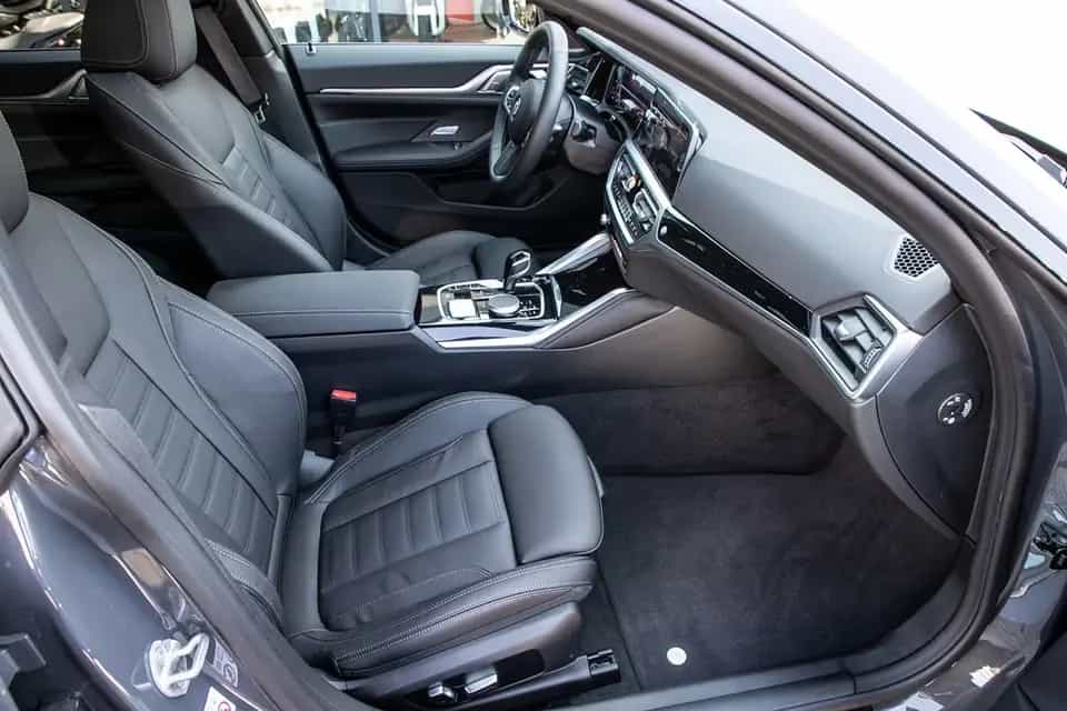 ALPINA B4 3.0 Biturbo Allrad Leder HUD har/kar Glasdach 12/2024-photo-2