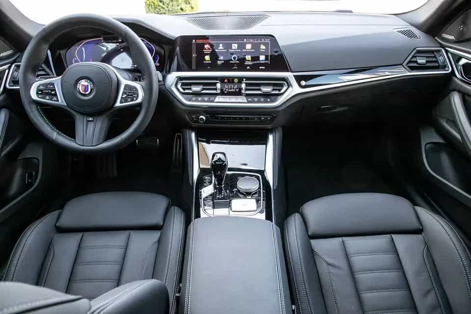 ALPINA B4 3.0 Biturbo Allrad Leder HUD har/kar Glasdach 12/2024-photo-3