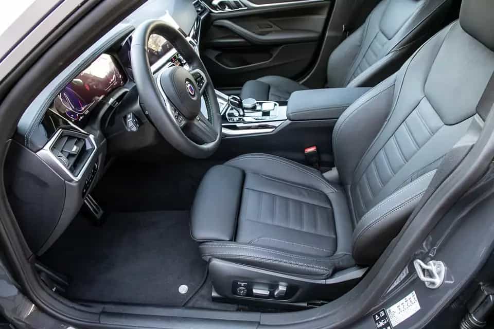 ALPINA B4 3.0 Biturbo Allrad Leder HUD har/kar Glasdach 12/2024-photo-6