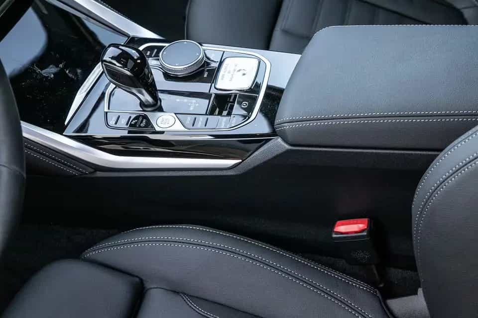 ALPINA B4 3.0 Biturbo Allrad Leder HUD har/kar Glasdach 12/2024-photo-7