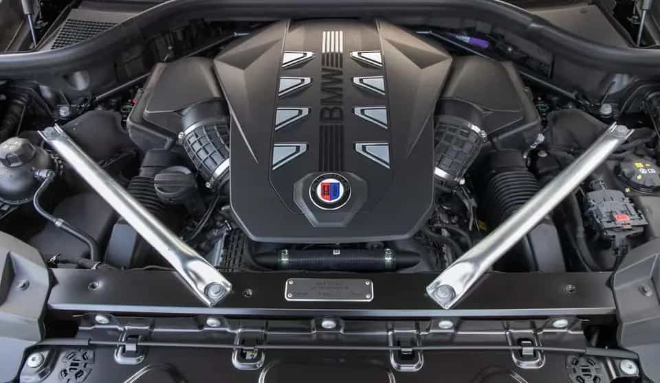 ALPINA XB7 4.4 Manufaktur Allrad HUD AHK Pano 360 B&W null-photo-15