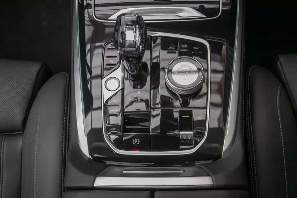 ALPINA XB7 4.4 Manufaktur Allrad HUD AHK Pano 360 B&W null-photo-19