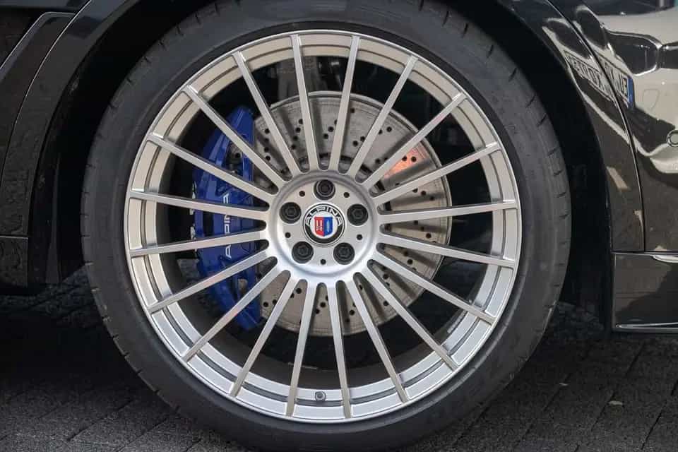 ALPINA XB7 4.4 Manufaktur Allrad HUD AHK Pano 360 B&W null-photo-4