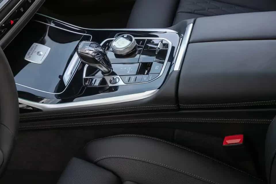 ALPINA XB7 4.4 Manufaktur Allrad HUD AHK Pano 360 B&W null-photo-8