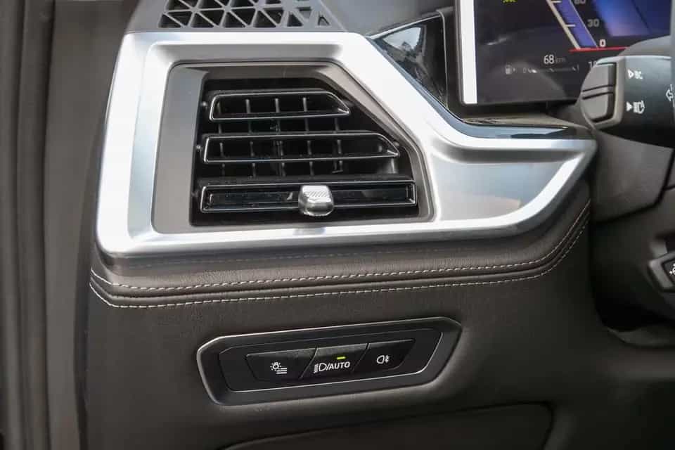ALPINA XB7 4.4 Manufaktur Allrad HUD AHK Pano 360 B&W null-photo-9