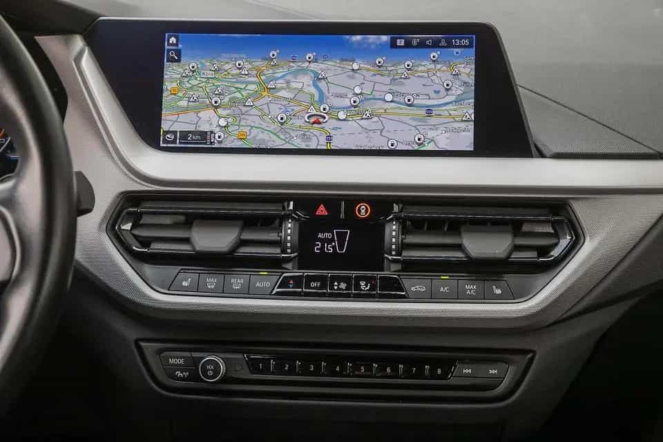 BMW 1 Series 118i Advantage Autom Navi LED Klima Sitzhzg 17" 03/2024-photo-12