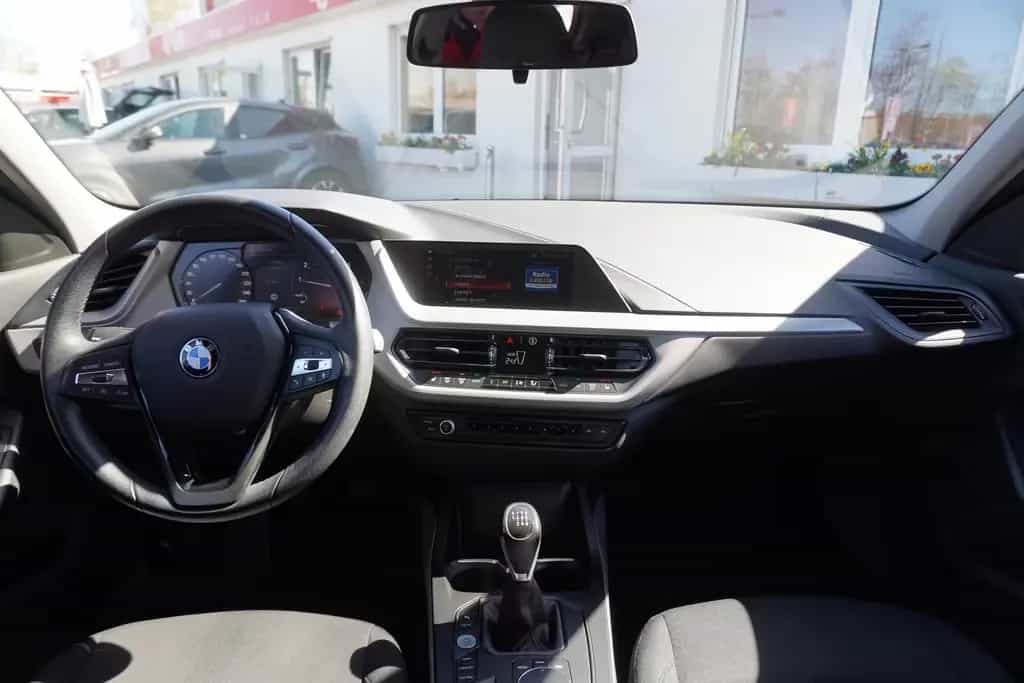 BMW 118 i Advantage Tempomat Sitzheizung PDC 02/2021-photo-12