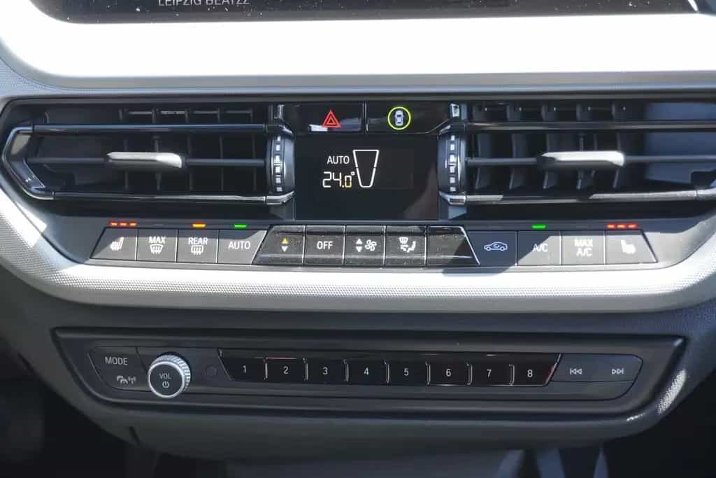 BMW 118 i Advantage Tempomat Sitzheizung PDC 02/2021-photo-16
