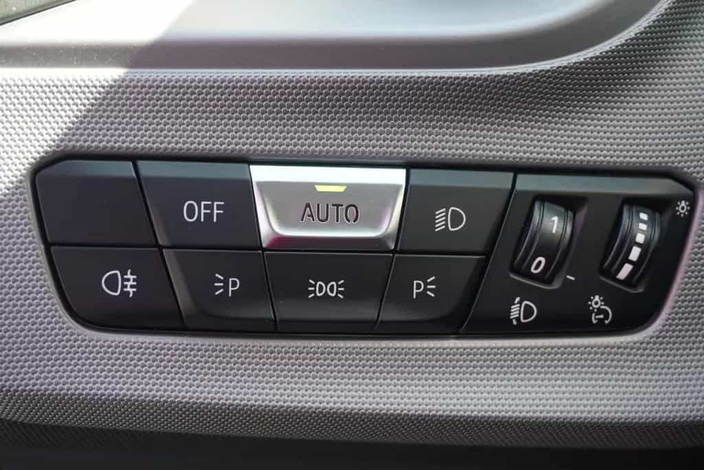 BMW 118 i Advantage Tempomat Sitzheizung PDC 02/2021-photo-26