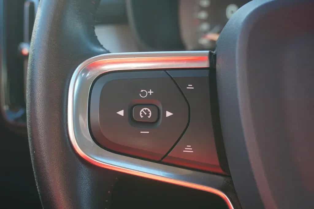 Volvo XC40 1.5 Momentum Pro 2WD LED Navi AHK Kamera 12/2019-photo-19