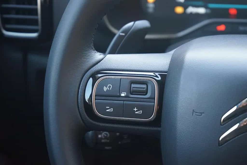 Citroën C5 Aircross 1.2  MHEV 136 PLUS LED Navi Kamera 01/2024-photo-15