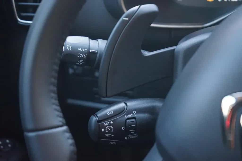 Citroën C5 Aircross 1.2  MHEV 136 PLUS LED Navi Kamera 01/2024-photo-18