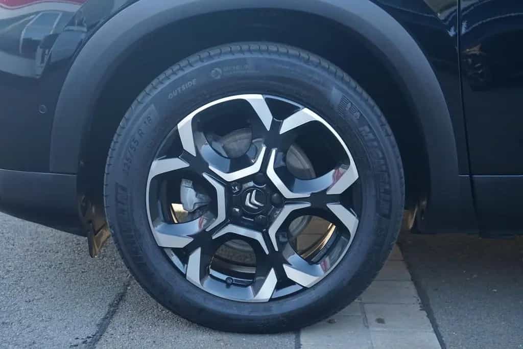 Citroën C5 Aircross 1.2  MHEV 136 PLUS LED Navi Kamera 01/2024-photo-28