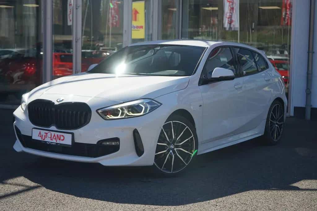 BMW 118 i Advantage LED Navi Klimaaut. Kamera 07/2020-photo-0
