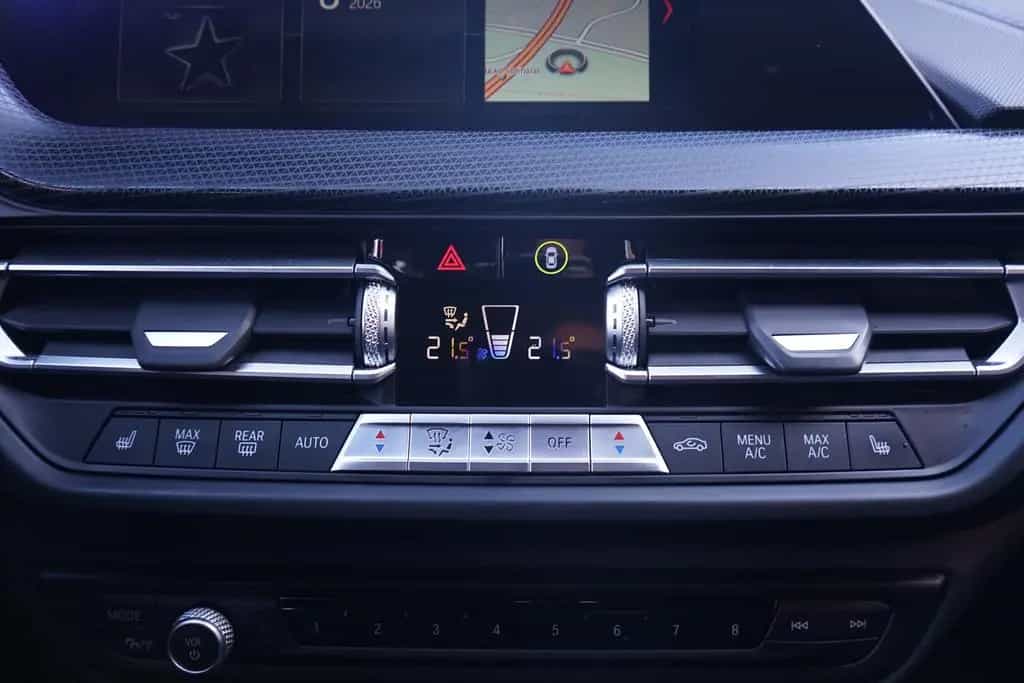BMW 118 i Advantage LED Navi Klimaaut. Kamera 07/2020-photo-16