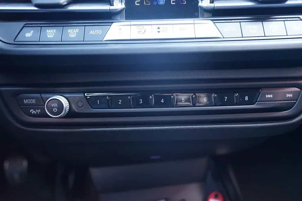BMW 118 i Advantage LED Navi Klimaaut. Kamera 07/2020-photo-17