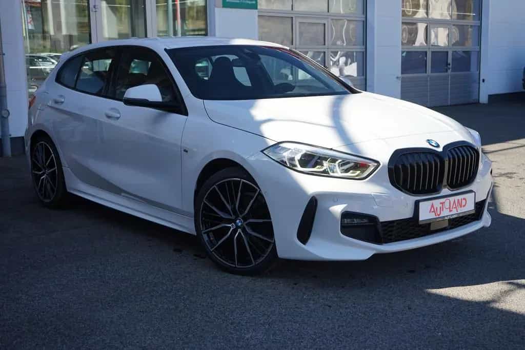BMW 118 i Advantage LED Navi Klimaaut. Kamera 07/2020-photo-1
