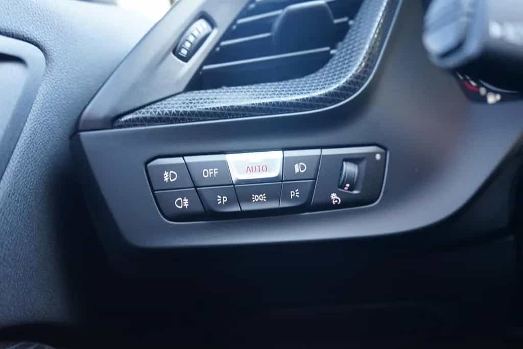 BMW 118 i Advantage LED Navi Klimaaut. Kamera 07/2020-photo-28