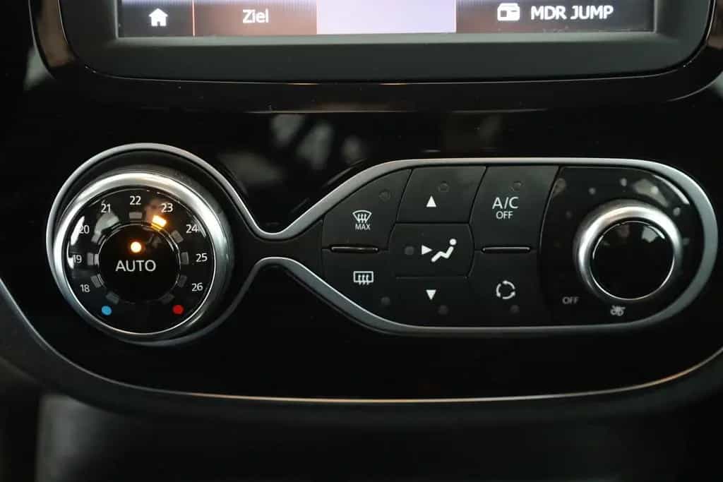 Renault Captur 1.2 TCe Intens Aut. Navi Tempomat PDC DAB 11/2018-photo-11