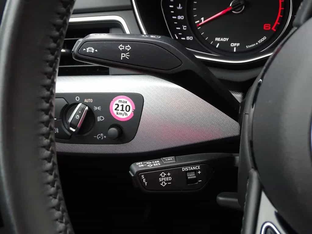 Audi A4 Avant 35 TDI sport S-tronic Navi Panorama AHK 01/2019-photo-23