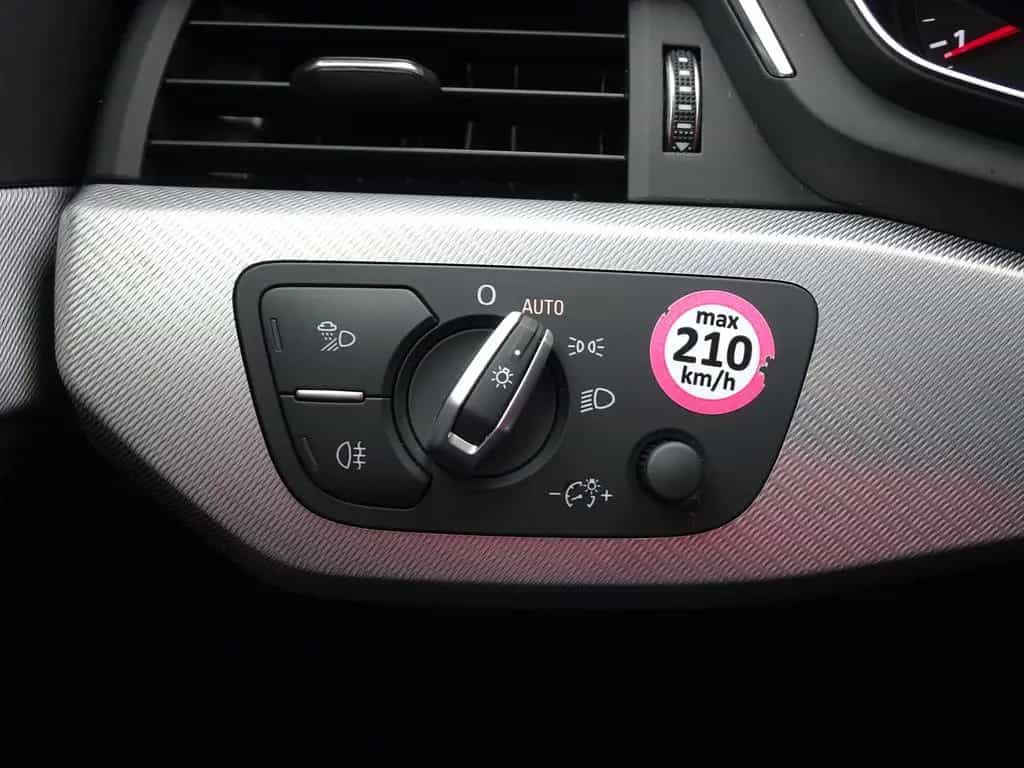 Audi A4 Avant 35 TDI sport S-tronic Navi Panorama AHK 01/2019-photo-25