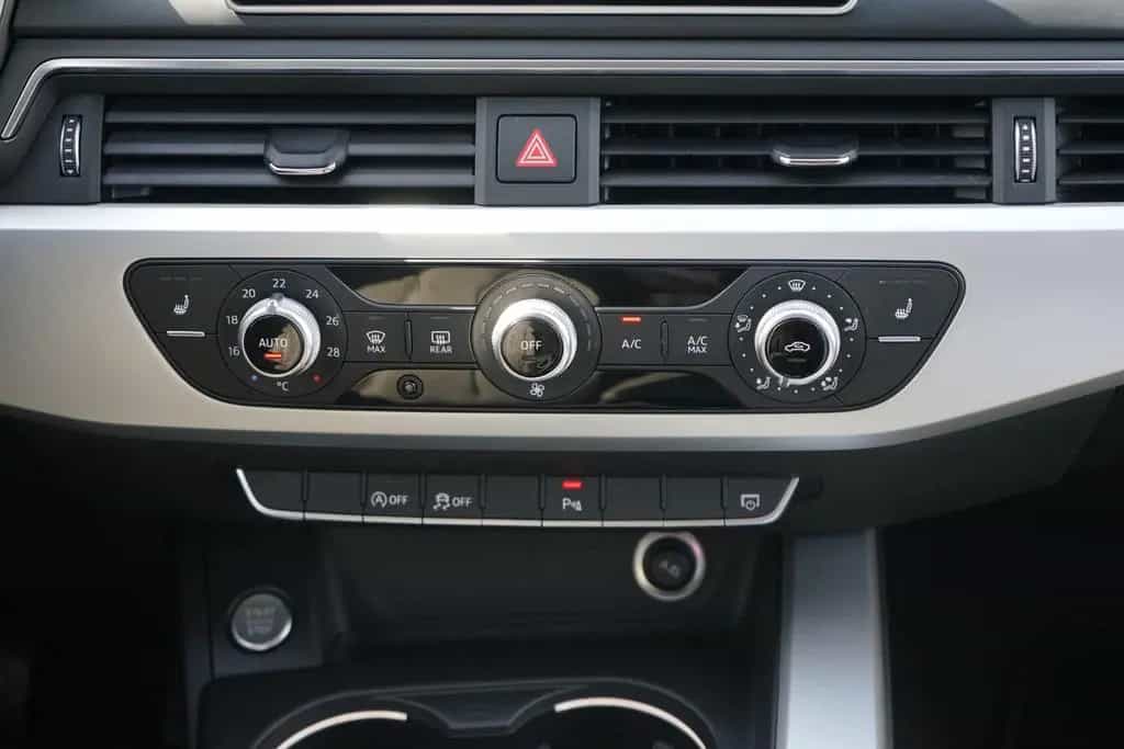 Audi A4 2.0 TDI Avant Bi-Xenon Navi Tempomat PDC DAB 10/2017-photo-11