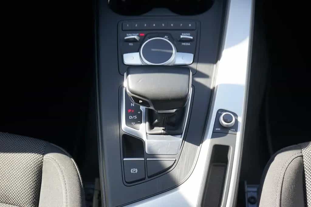 Audi A4 2.0 TDI Avant Bi-Xenon Navi Tempomat PDC DAB 10/2017-photo-12