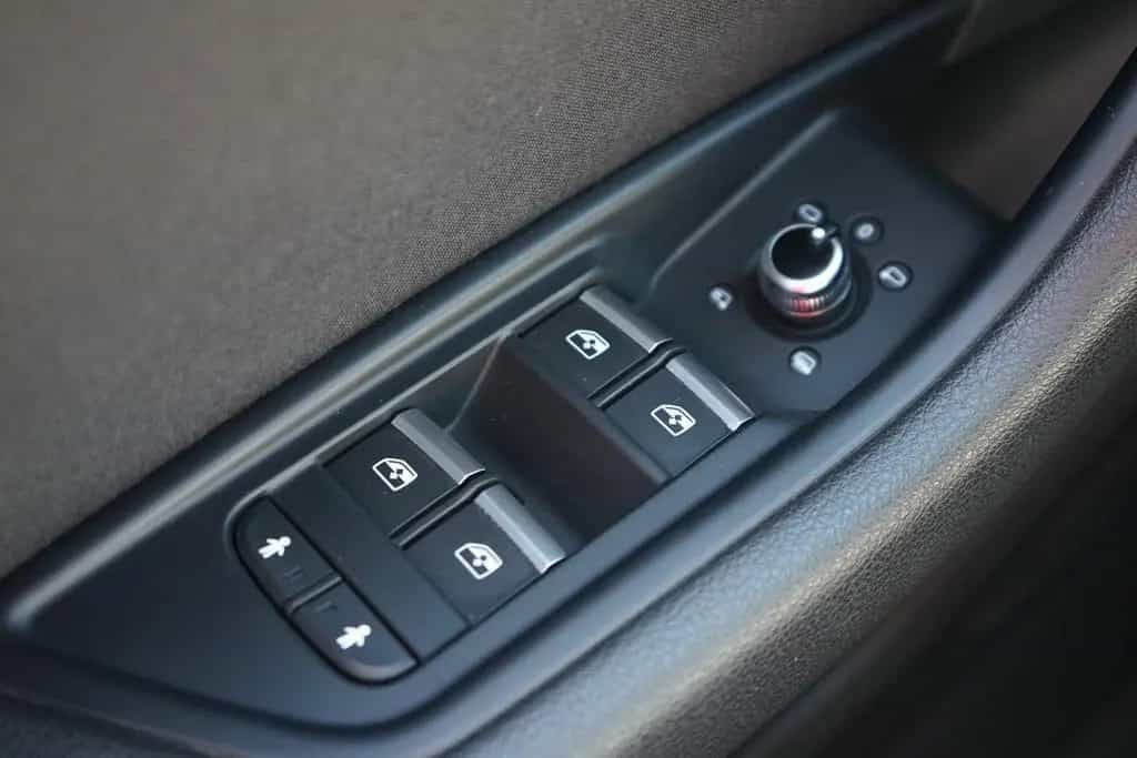 Audi A4 2.0 TDI Avant Bi-Xenon Navi Tempomat PDC DAB 10/2017-photo-27