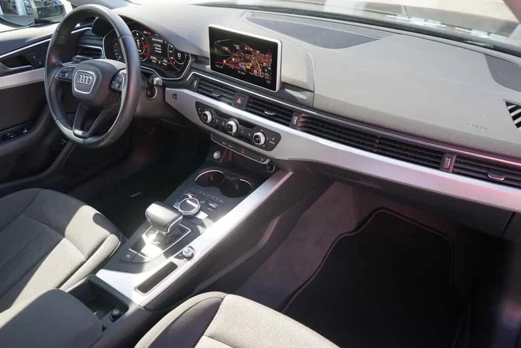 Audi A4 2.0 TDI Avant Bi-Xenon Navi Tempomat PDC DAB 10/2017-photo-4