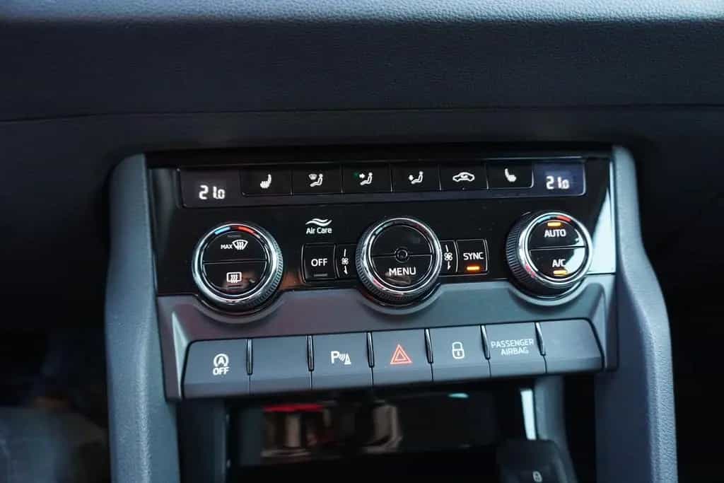 Skoda Karoq 1.5 TSI Clever DSG LED SmartLink Tempomat 11/2021-photo-30
