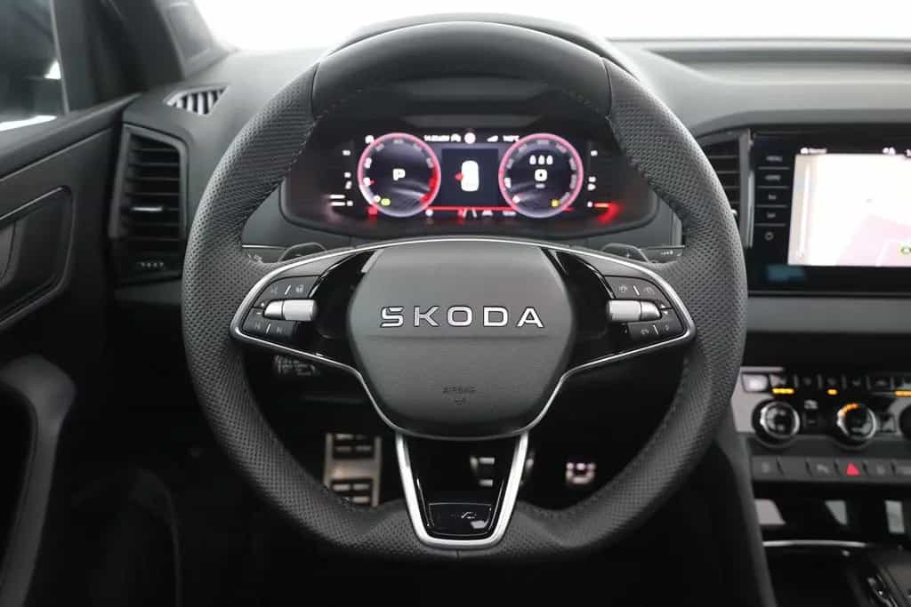 Skoda Karoq Sportline 1.5 TSI DSG Matrix ACC AHK Pano 03/2026-photo-13