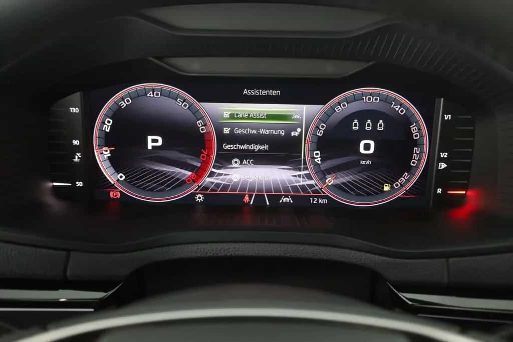 Skoda Karoq Sportline 1.5 TSI DSG Matrix ACC AHK Pano 03/2026-photo-16