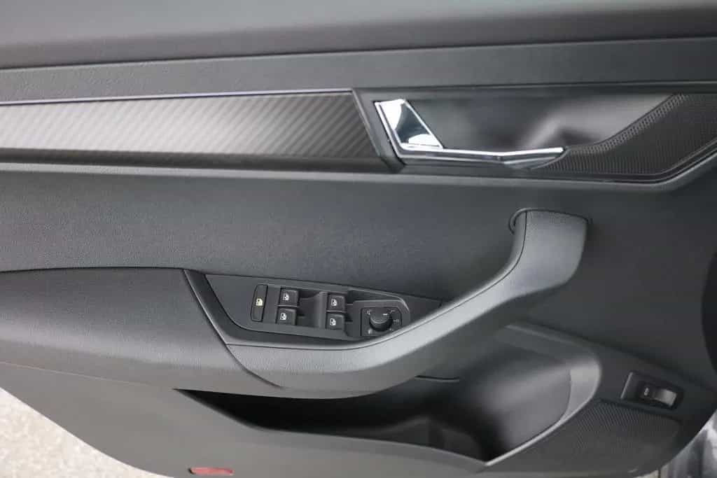 Skoda Karoq Sportline 1.5 TSI DSG Matrix ACC AHK Pano 03/2026-photo-20