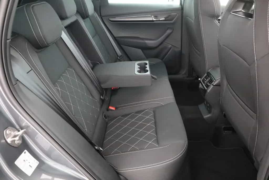Skoda Karoq Sportline 1.5 TSI DSG Matrix ACC AHK Pano 03/2026-photo-23